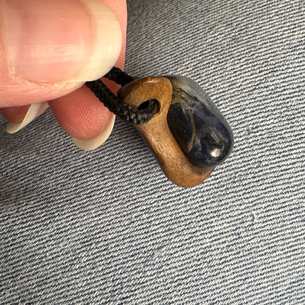 “HAND in “STONE” Handmade pottery Pendant with Dark Blue Stone - Picture 6 of 16